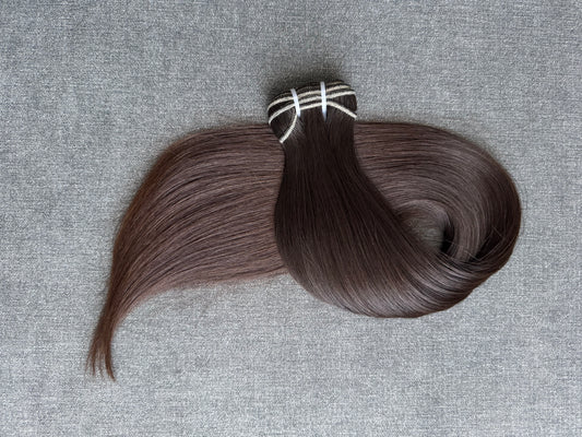 #4.0-5.0 Gépi tresszelt kazahsztáni vékonyszálú natúr barna póthaj