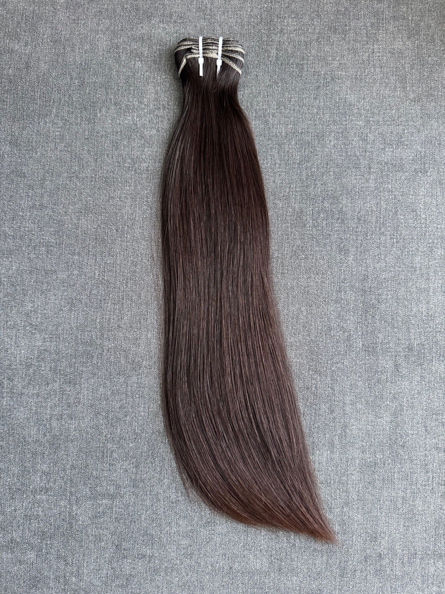 #4.0-5.0 Gépi tresszelt kazahsztáni vékonyszálú natúr barna póthaj