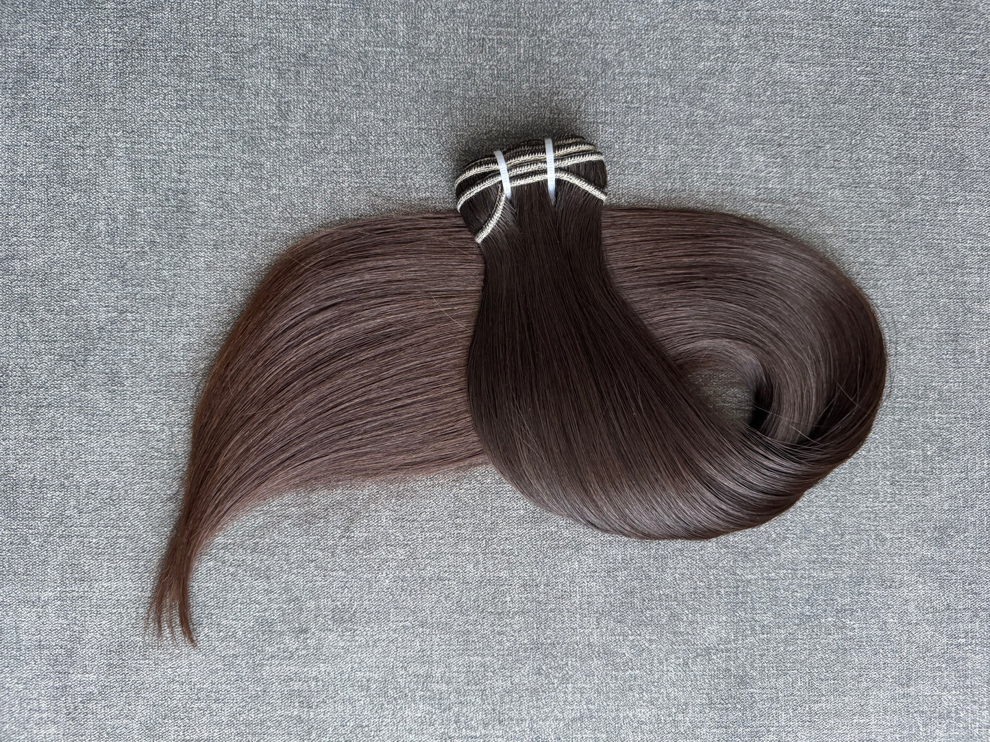 #4.0-5.0 Gépi tresszelt kazahsztáni vékonyszálú natúr barna póthaj