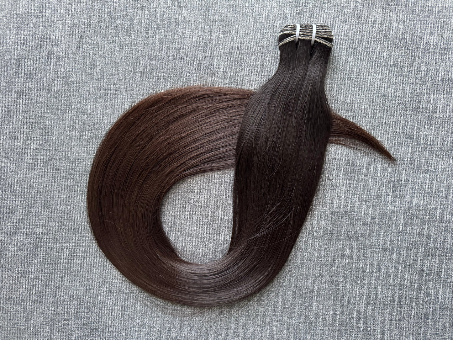 #4.0-5.0 Gépi tresszelt kazahsztáni vékonyszálú natúr barna póthaj